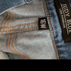 Judy Blue 16W Cropped Jeans